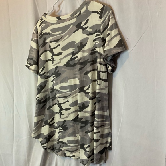 Heimish Women’s Short Sleeve V-Neck Gray Camouflage Size Large - Picture 5 of 11